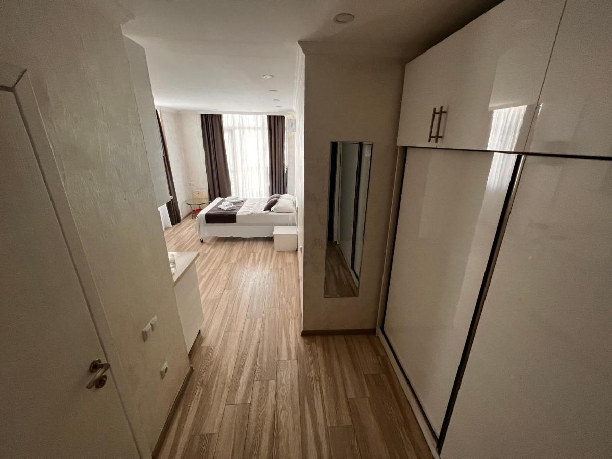 27 Floor Apartments 巴统 外观 照片
